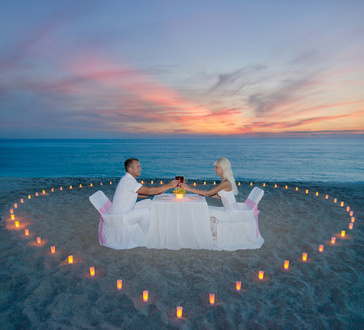 Ein romantisches Dinner am Strand Ein romantisches Dinner am Strand